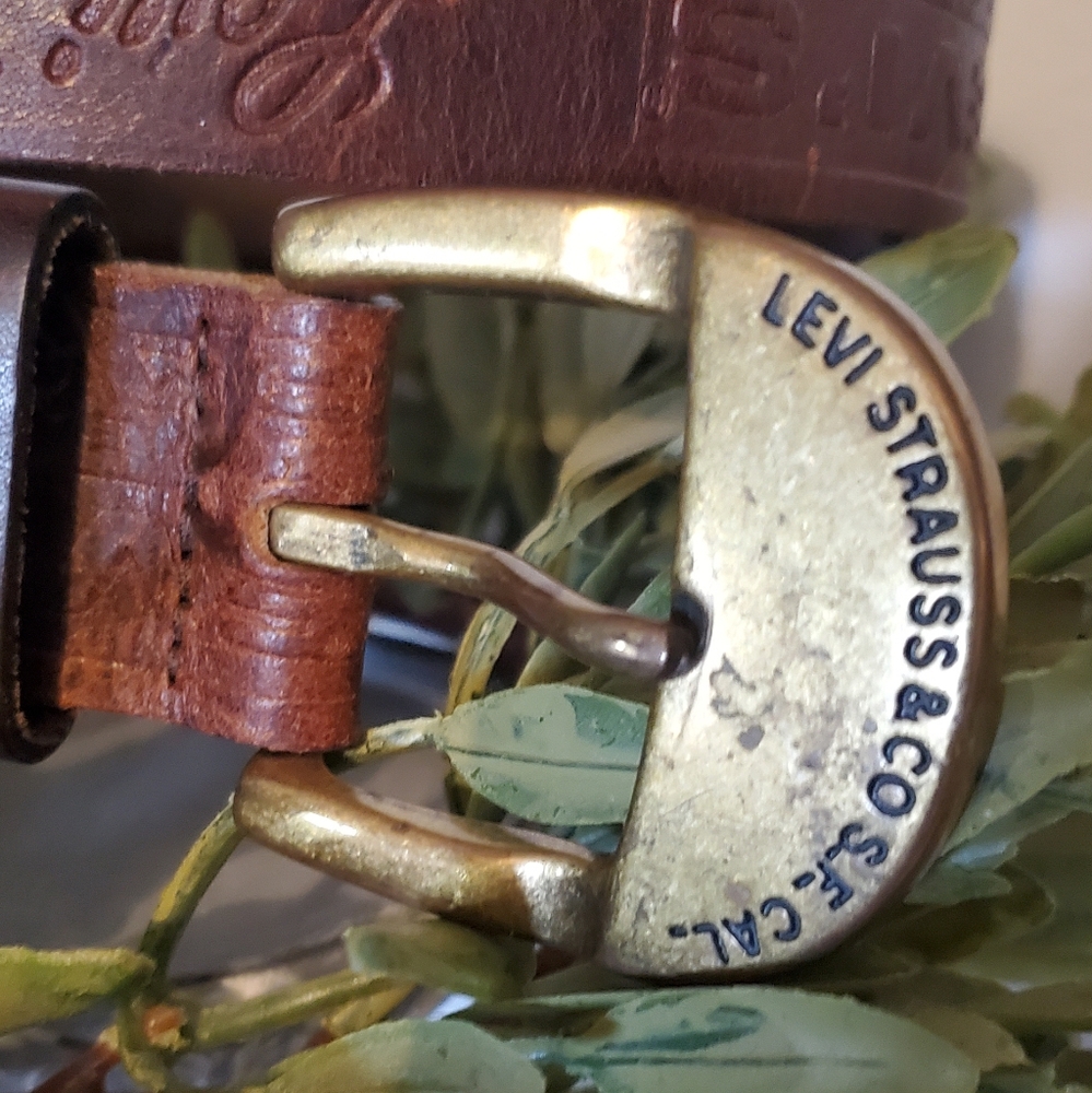 Levi's Vintage Brown Leather Belt with Brass Buckle Medium/27-31βοΈπ€βοΈ - Picture 2 of 8